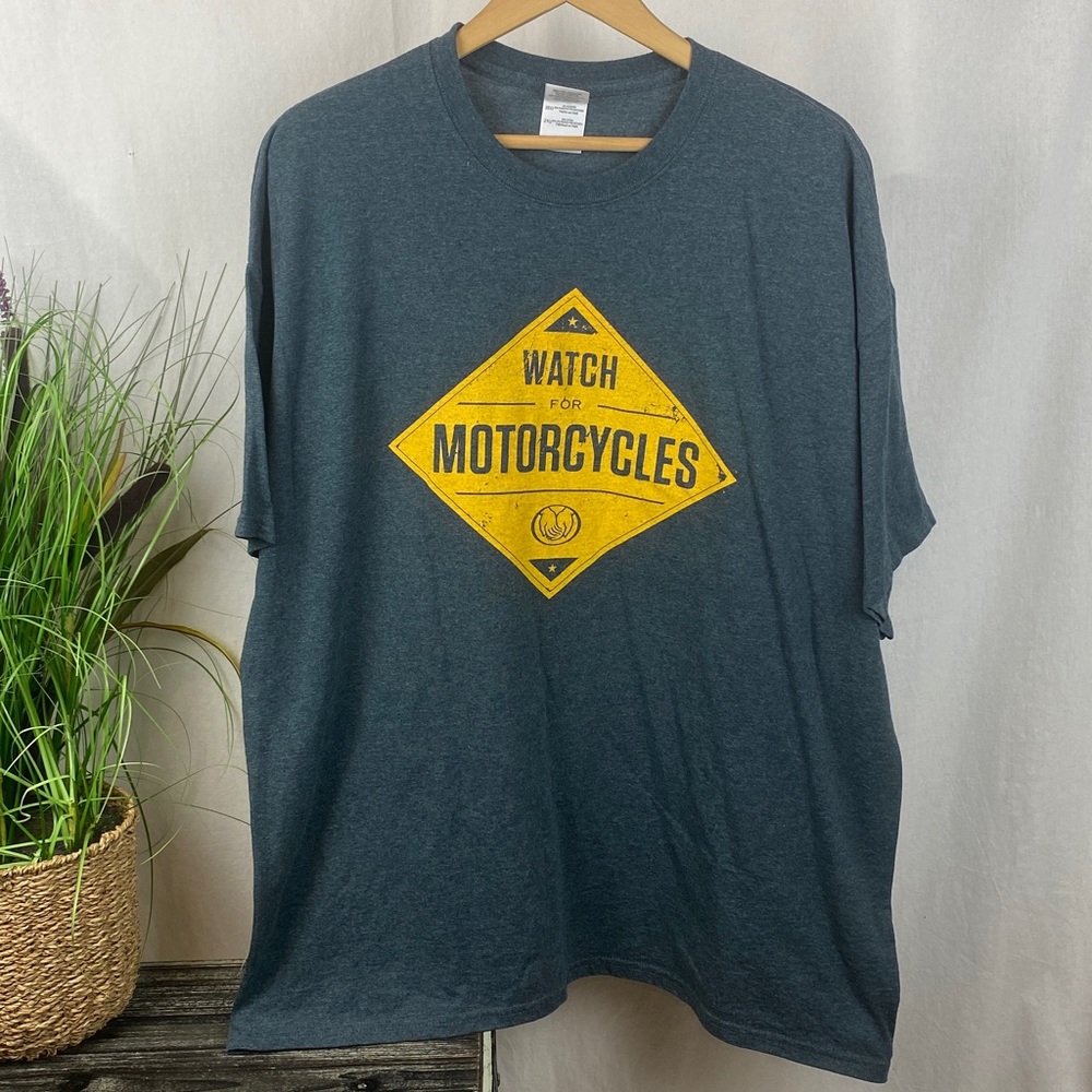 Gildan Gray Watch for Motorcycle Caution Sign Short Sleeve T Shirt 2XL‎